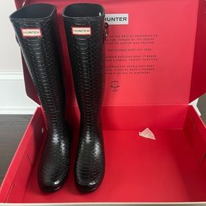 Hunter tall rain boots size 8